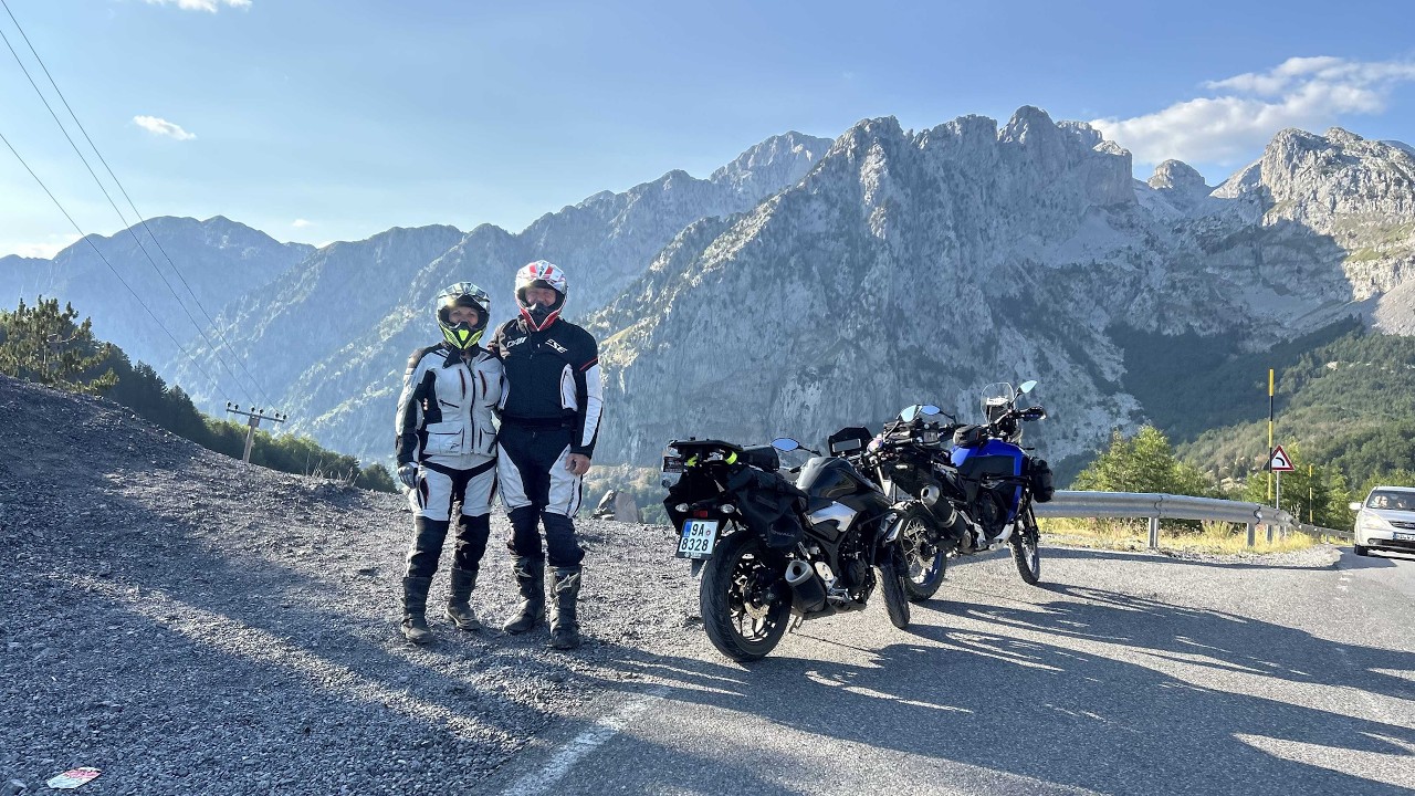 Mototrip Albánie 2025 3.DÍL Yamaha Tenere 700 World Raid, Yamaha MT 03