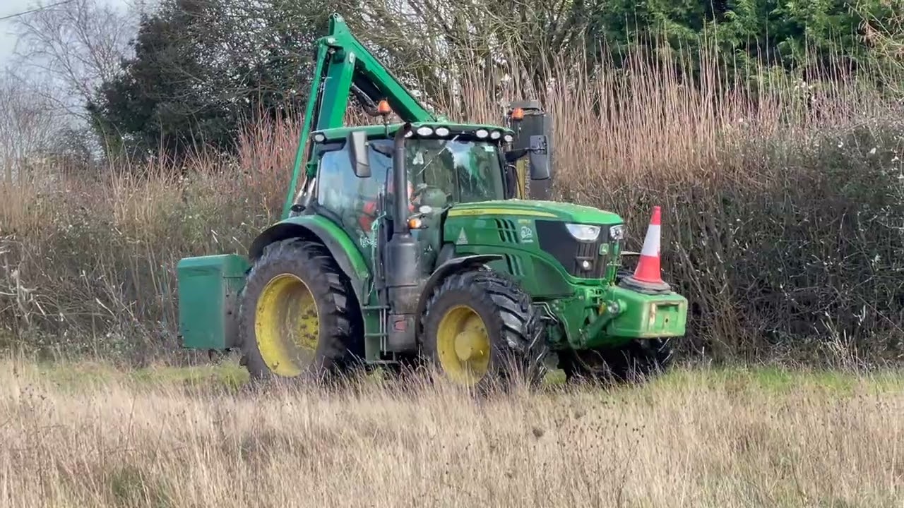 John Deere 6155R & Spearhead Twiga Hedgecutting (2/2)
