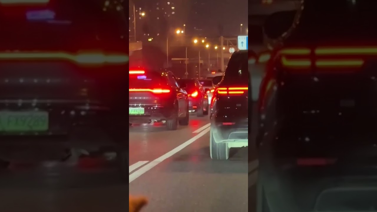 Robotaxi outage leaves vehicles stuck on Wuhan motorway