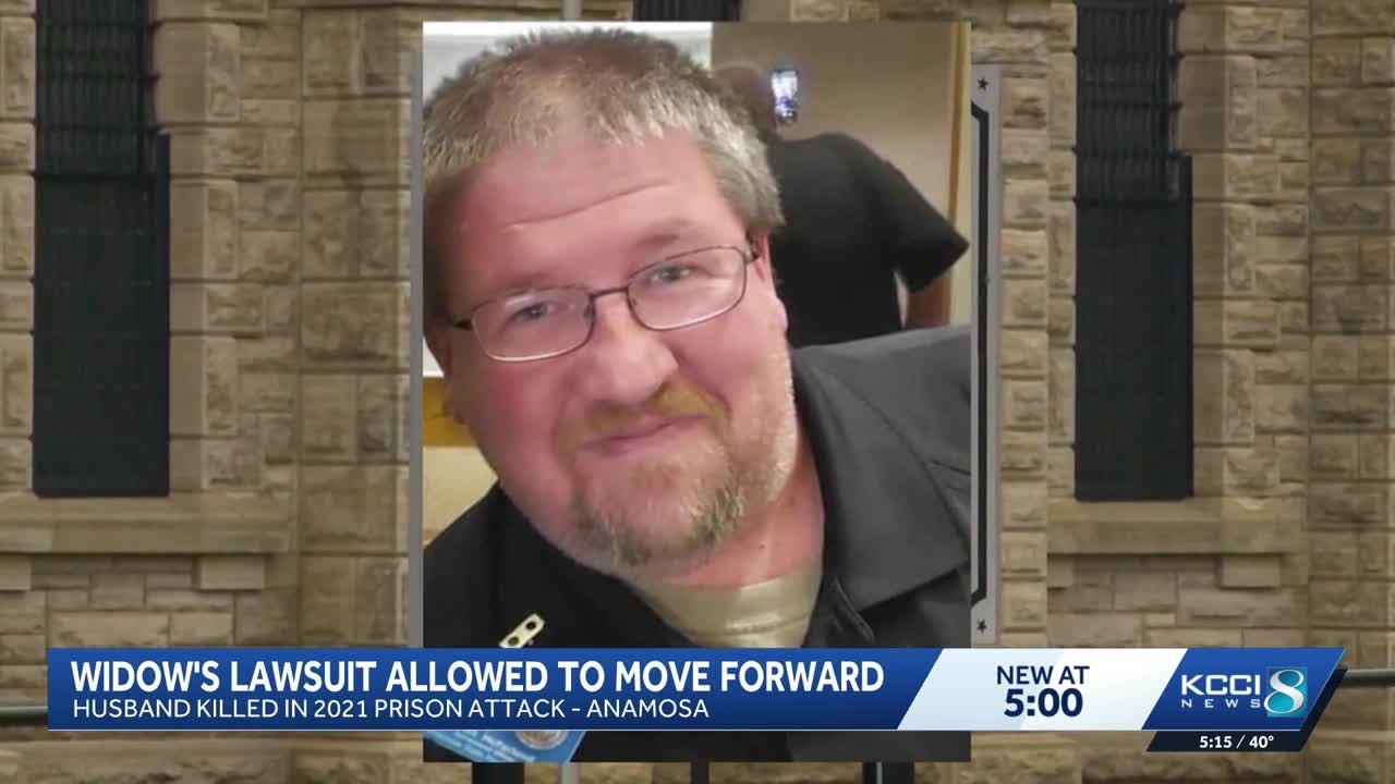 Iowa Supreme Court allows widow's lawsuit over prison guard's death to proceed