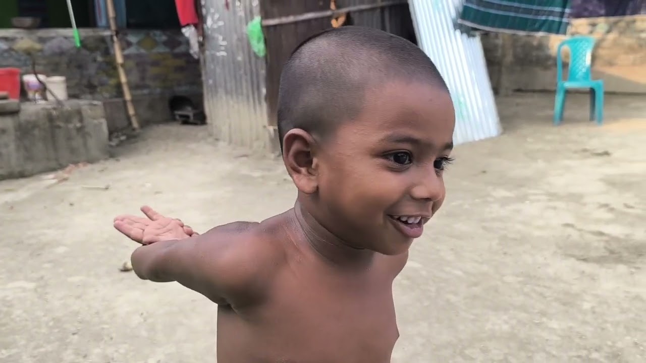 কত সুন্দর গান গাইছে এরকম গান কেউ গাইতে পারবে 🤣😄😂Hello Ahir Moni 