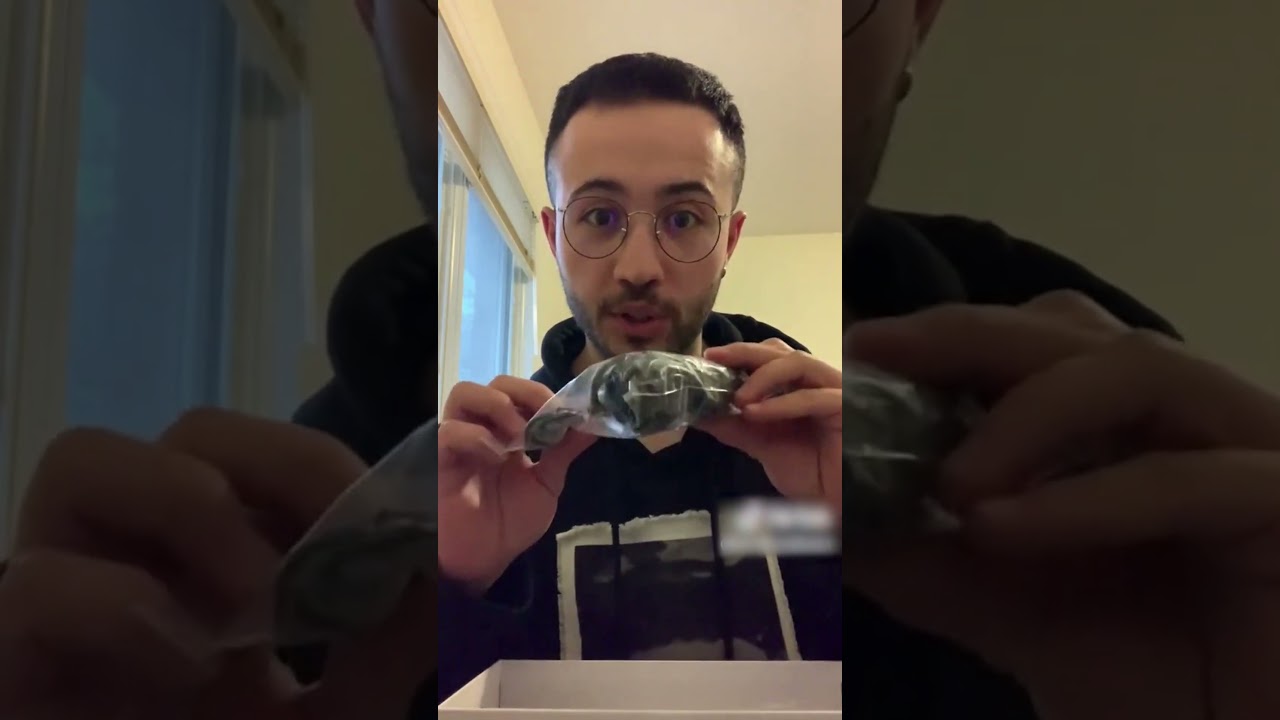 AZDOME M300S Dash Cam features 4K+1080P pixel, WiFi, GPS, park mode,  and other functions. 