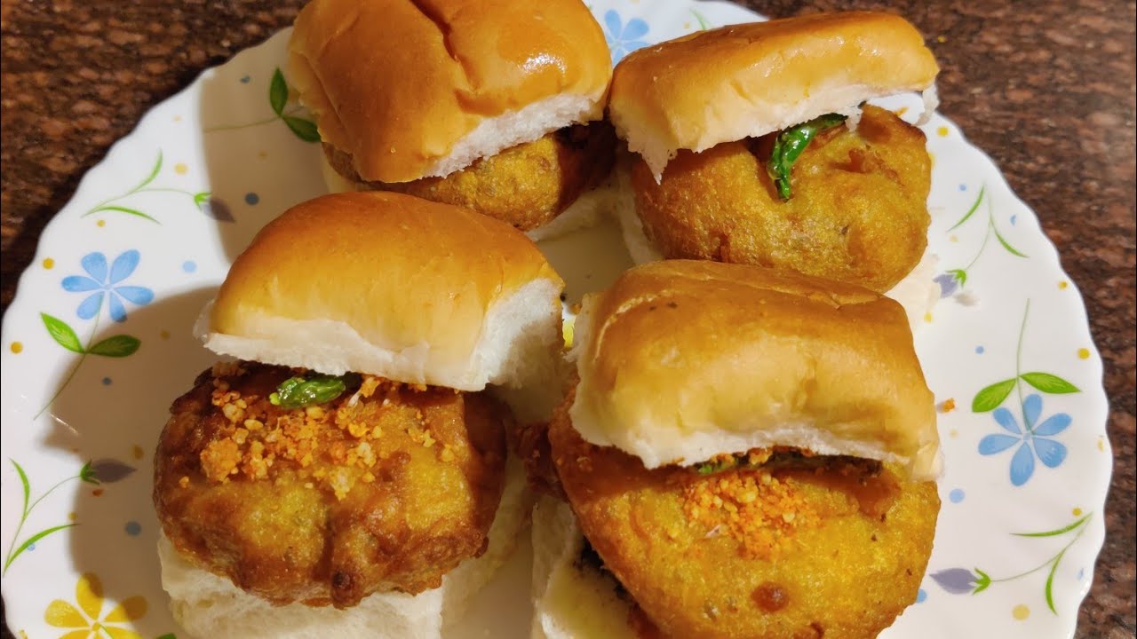 Vada pav |Mumbai's special dish yummy and spicy|cravingsbeurownchef