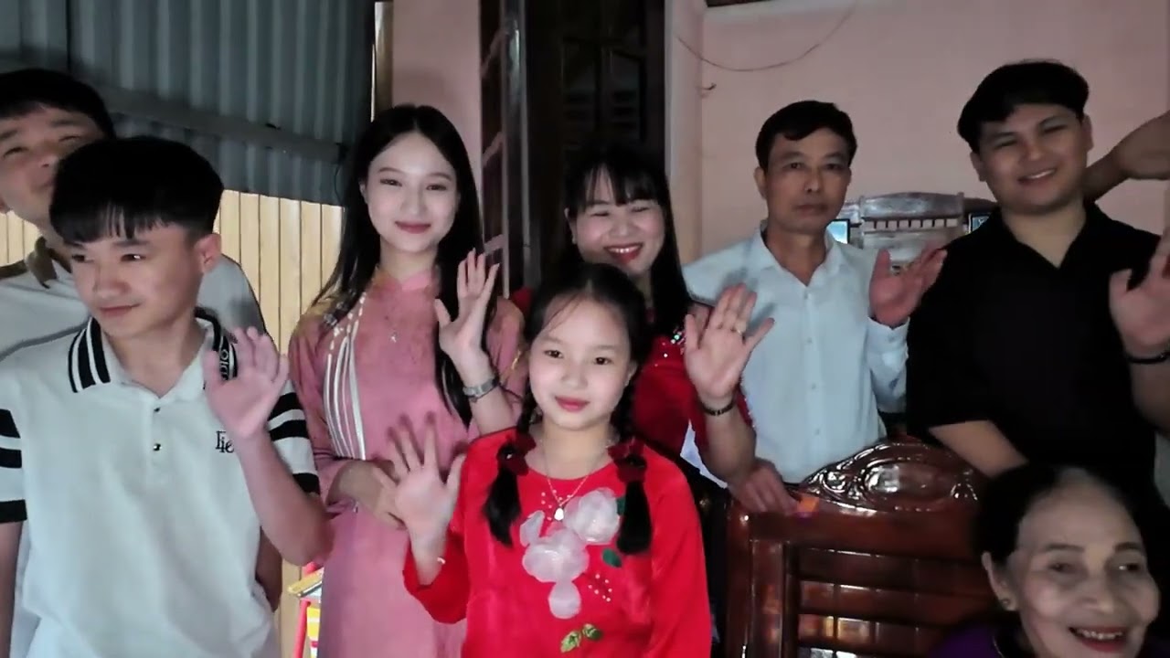 Vui trong ngày tết cùng con cháu