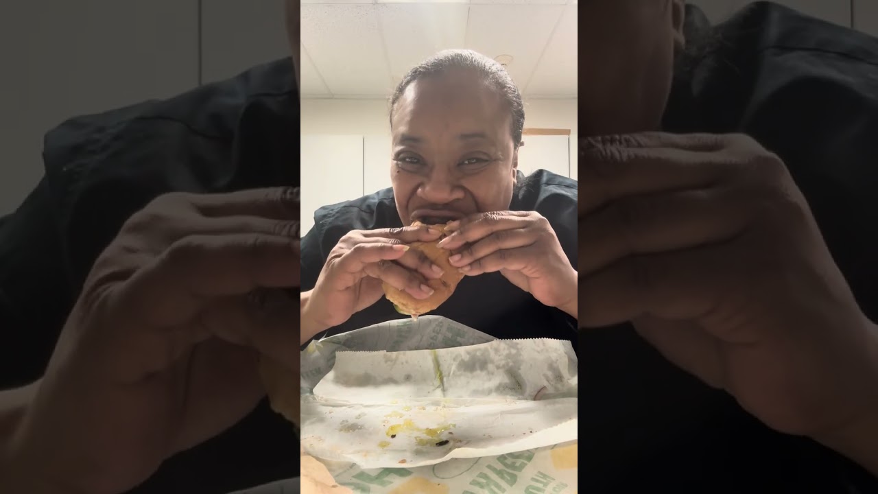 SUBWAY MUKBANG! #mukbang #food #foodie #mukbangfood #eatingvideos #eatwithme #foodiechronicles 