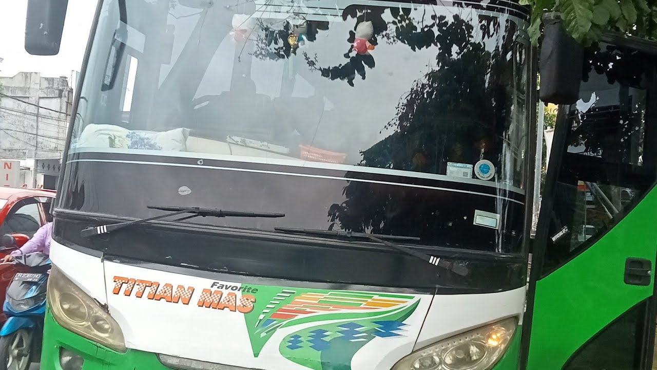 BIS TITIAN MAS  RUTE LOMBOK -TERMINAL BUNGURASIH SURABAYA JAWA TIMUR