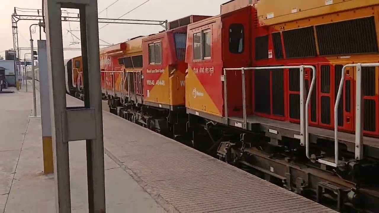 Wdg4g twin with nmg freight train 