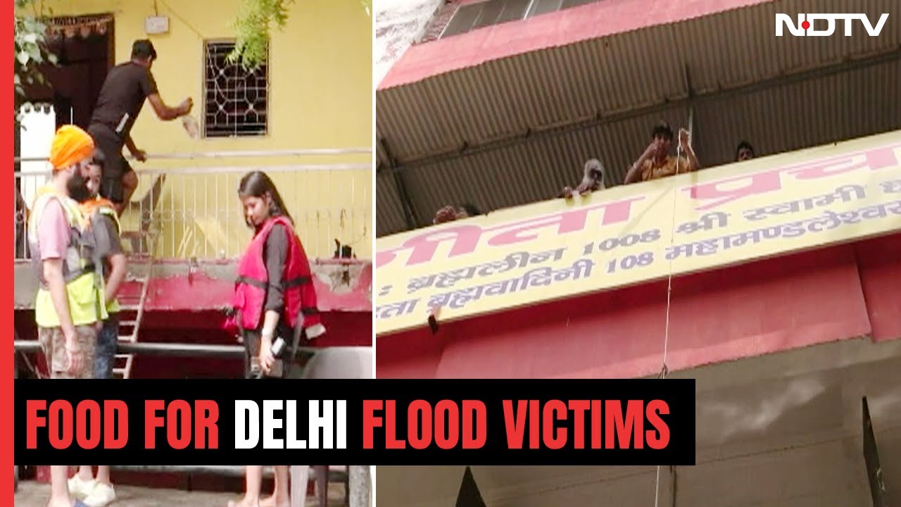 Delhi Flood News: From Boats, Rescuers Distribute Food To Flood-Affected Old Delhi Residents