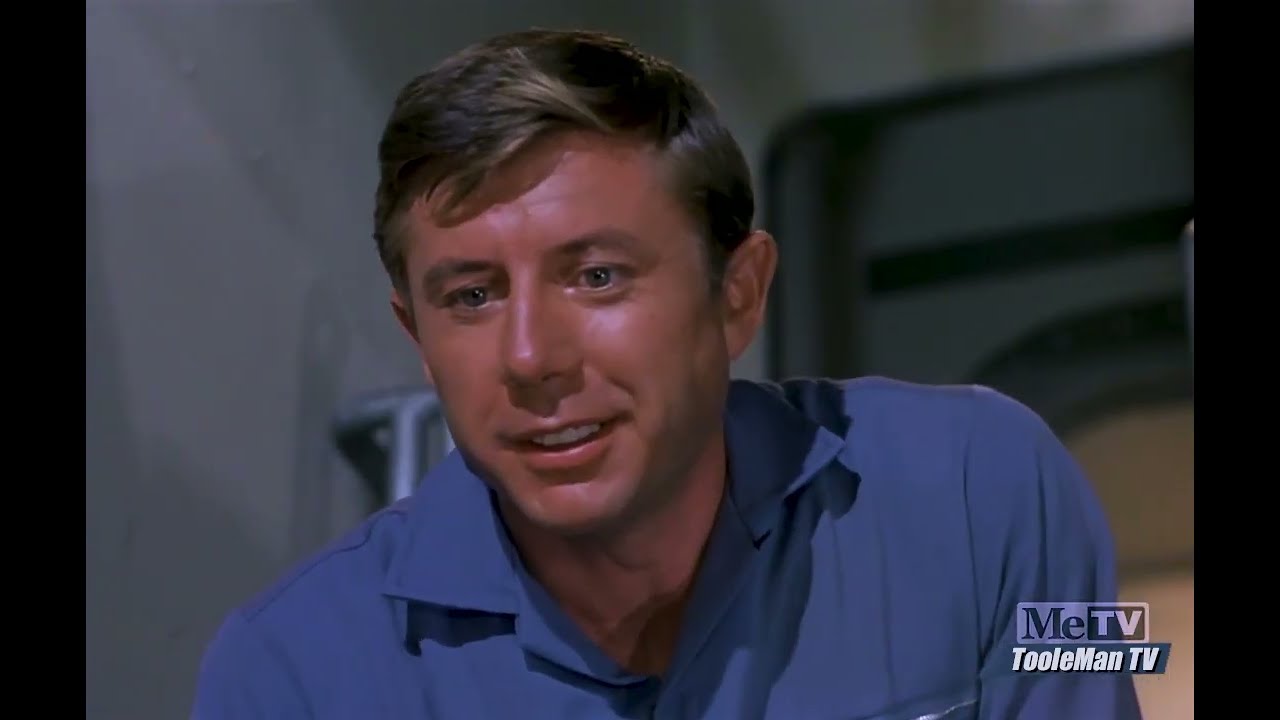 Voyage to the Bottom of the Sea S3E08 