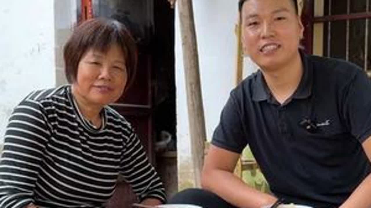 带你们看看我们皖北人日常爱吃的萝卜菜馍配上红烧肉有多好吃  再来上一碗红芋稀饭 每一口都是家的味道#菜馍 #地方特色美食 #红烧肉 #把家乡的味道分享给大家 #新农人计划