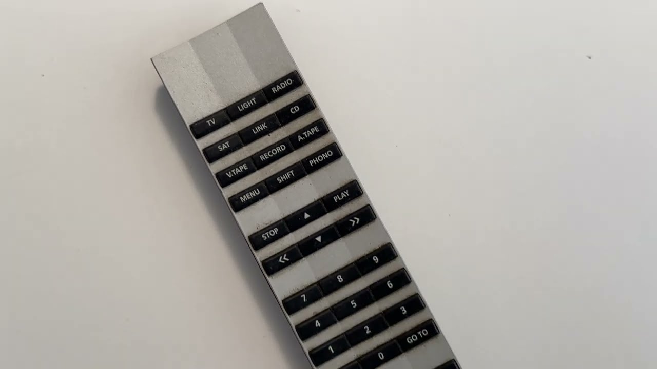 Cleaning a Beolink 1000 remote control