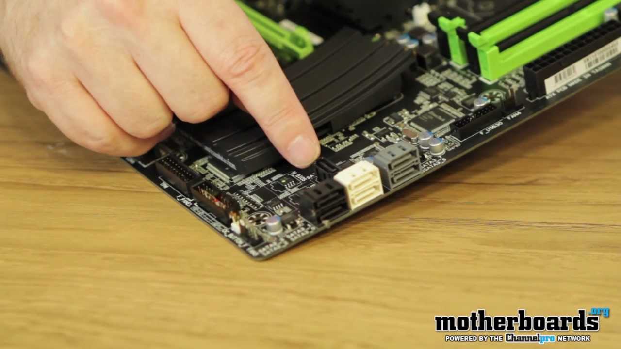 GIGABYTE G1.Sniper 2 Gaming Motherboard Unboxing (Z68)