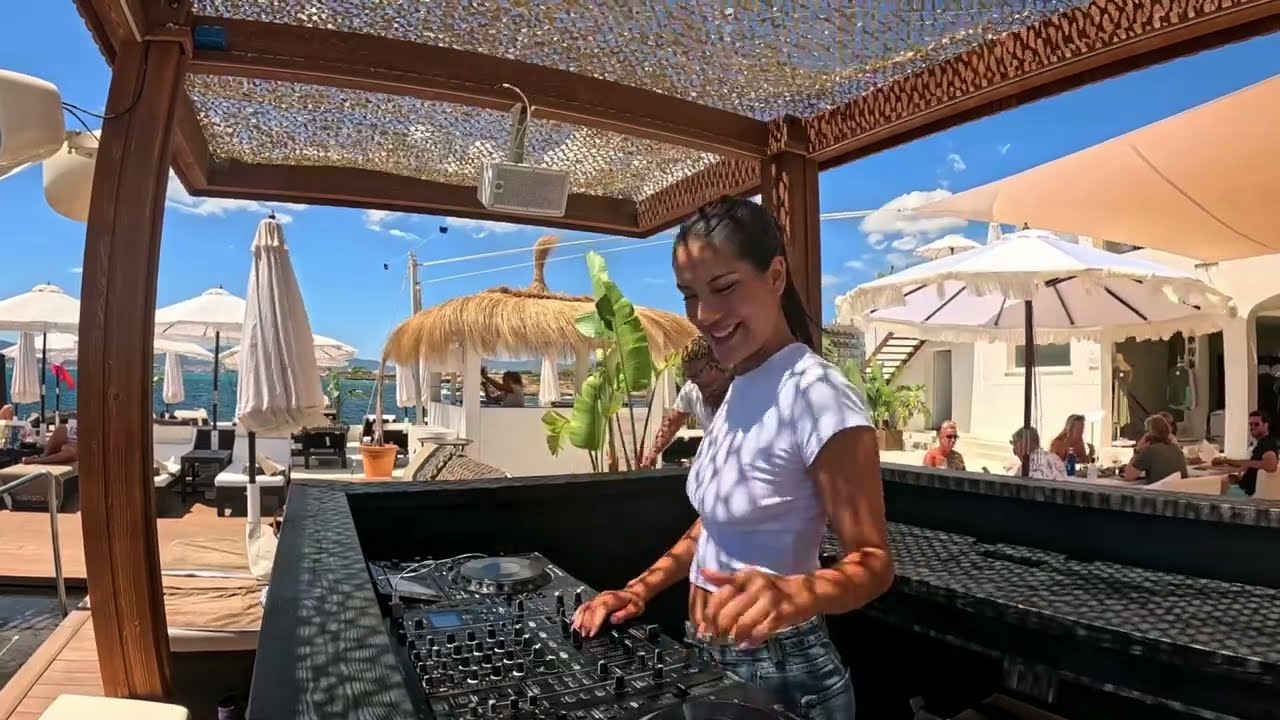Sara Collado at Purobeach Palma | Soulfould and Deep House DJ Set