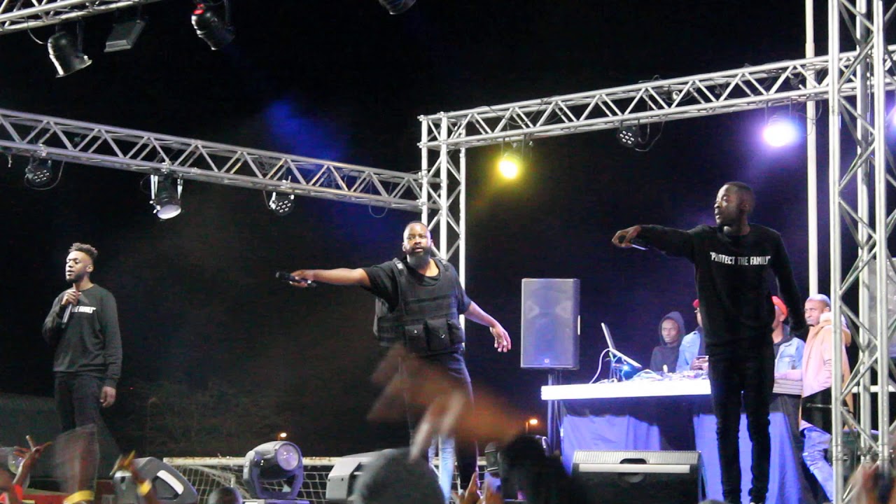 Gazza performs tchelete live at UNAM cultural festival 2019