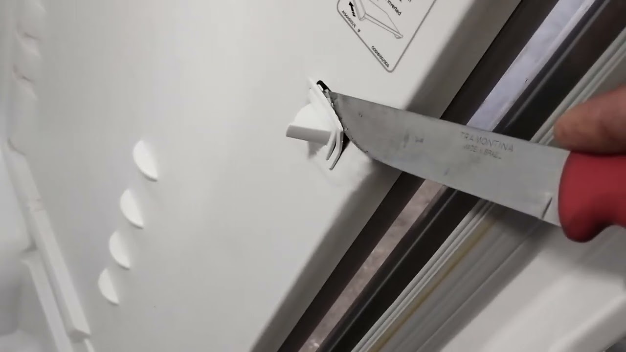 GELADEIRA ELECTROLUX TF 55 ACUSANDO PORTA ABERTA E NÃO DESLIGA A LUZ DO REFRIGERADOR.