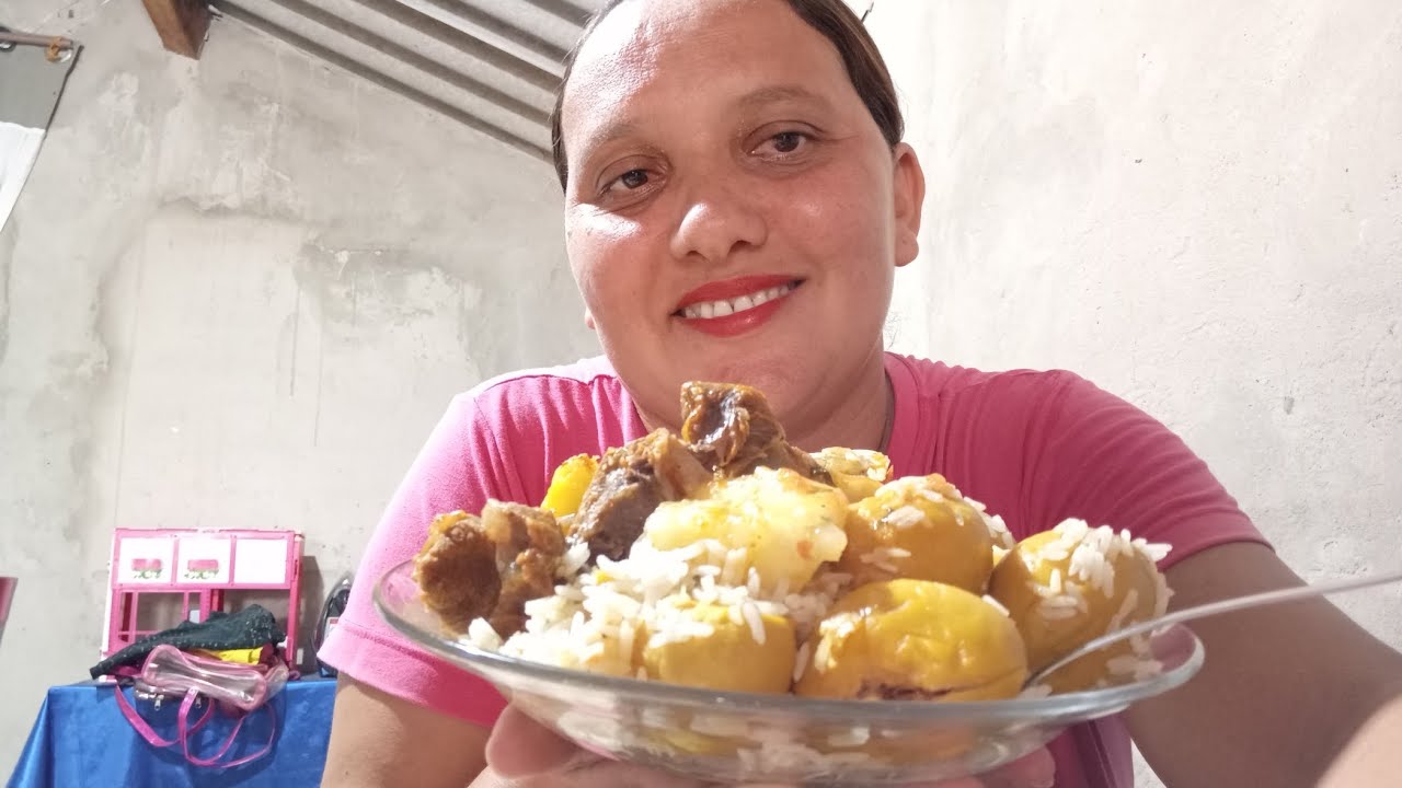 Como foi meu almoço hoje uma delícia corredor de boi, macaxeira, piqui e arroz...