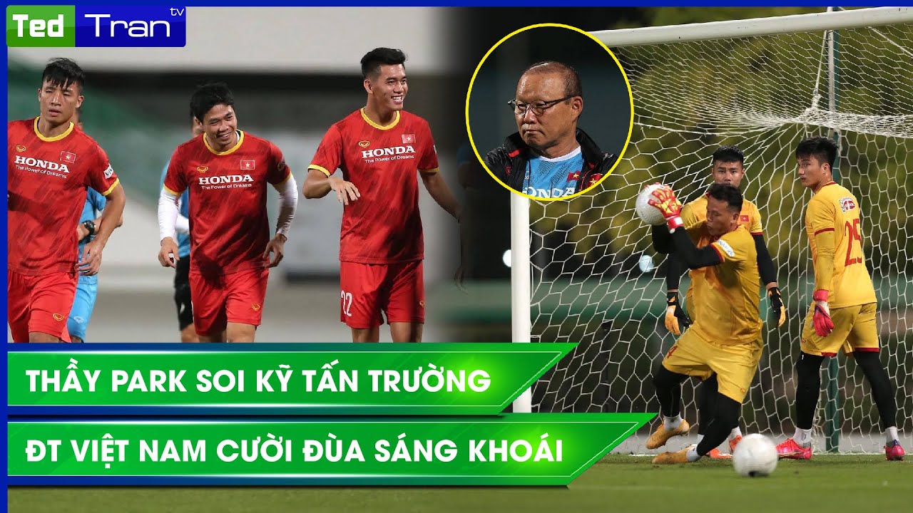 Thầy Park soi thủ môn ĐTVN sau khi Văn Lâm không thể hội quân, Công Phượng cười đùa vui vẻ tập luyện