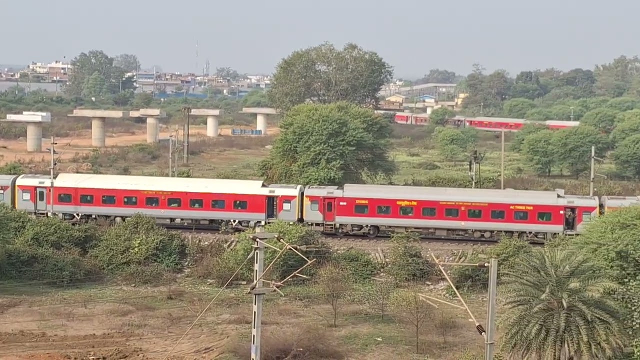 Three Directions, Three Trains! Passenger Meets Goods Train in Action-Packed Crossing