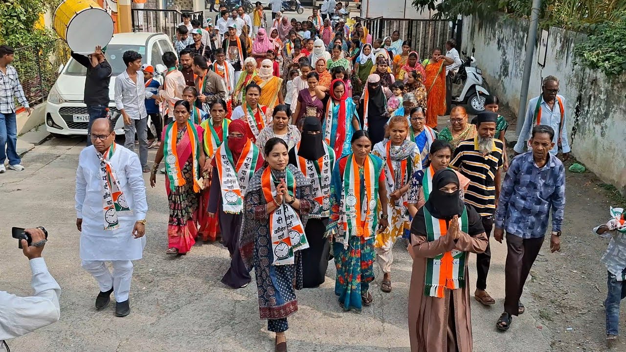 Nanded ▪︎ प्रभाग 6 मे नाज़ परवीन शेख ,प्रवेशिकाताई जाधव ने रैली निकाल कर लोगों से मुलाकात की 