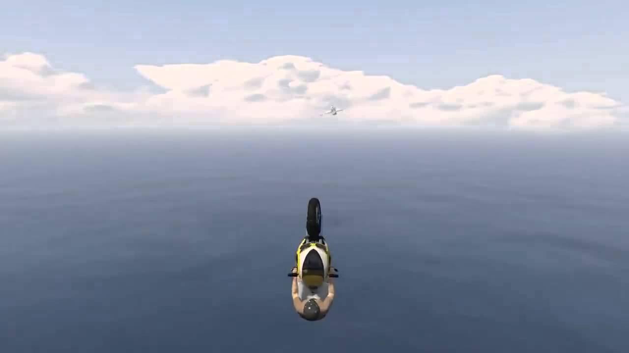 GTA V How to fly a bike and then land it in a plane... Awesome