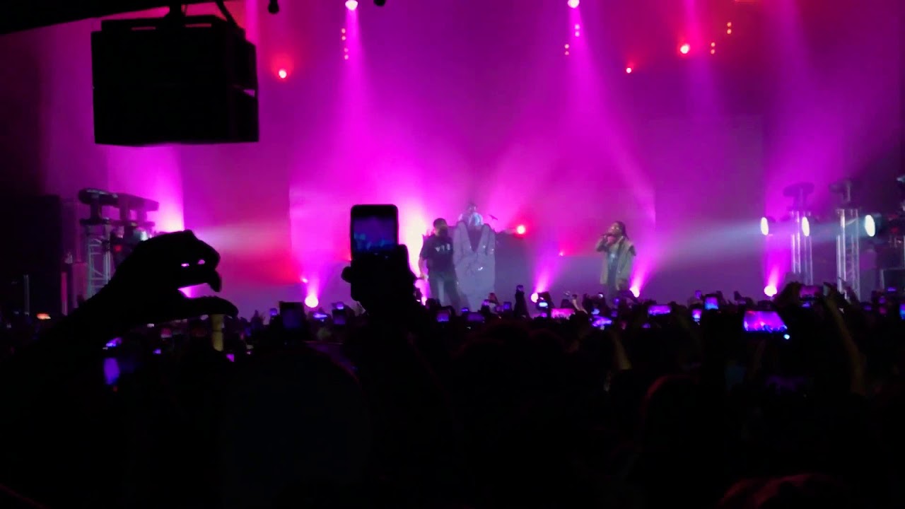 Kalash - Mwaka Moon ft. Damso Live Concert Olympia