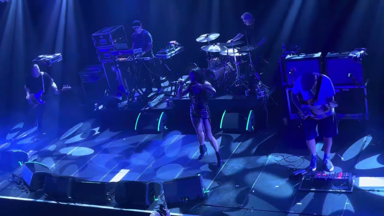 Happy Mondays, “Intro/ Kinky afro”, Paradiso Amsterdam, 13-06-2025
