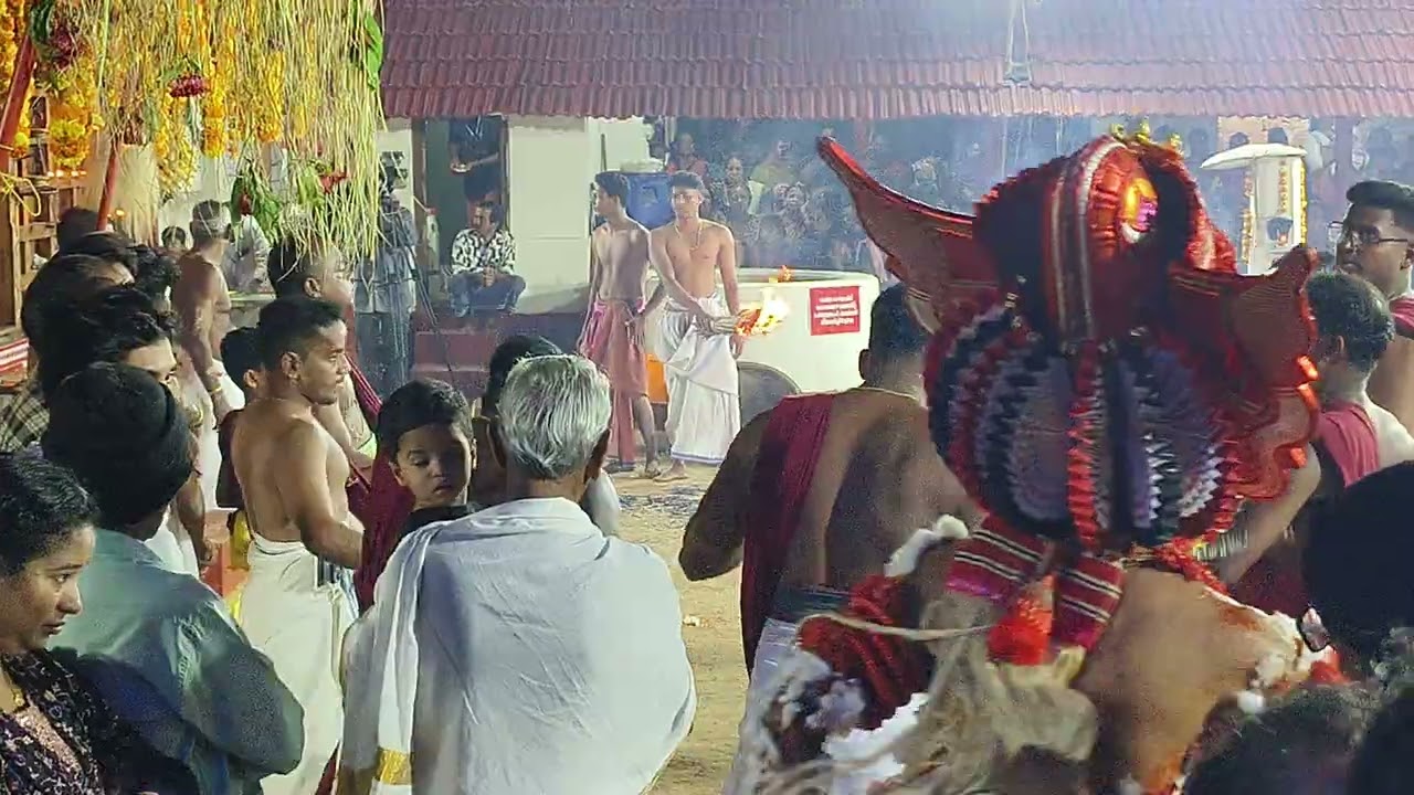 ആനക്കീൽ ഭഗവതി ക്ഷേത്രം  മുക്കുന്നു 