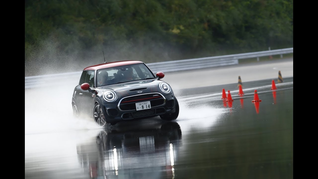 【DST】VW ポロ GTI vs MINI ジョンクーパーワークス 3ドアハッチ（ウェット旋回ブレーキ編）【DST123-05】