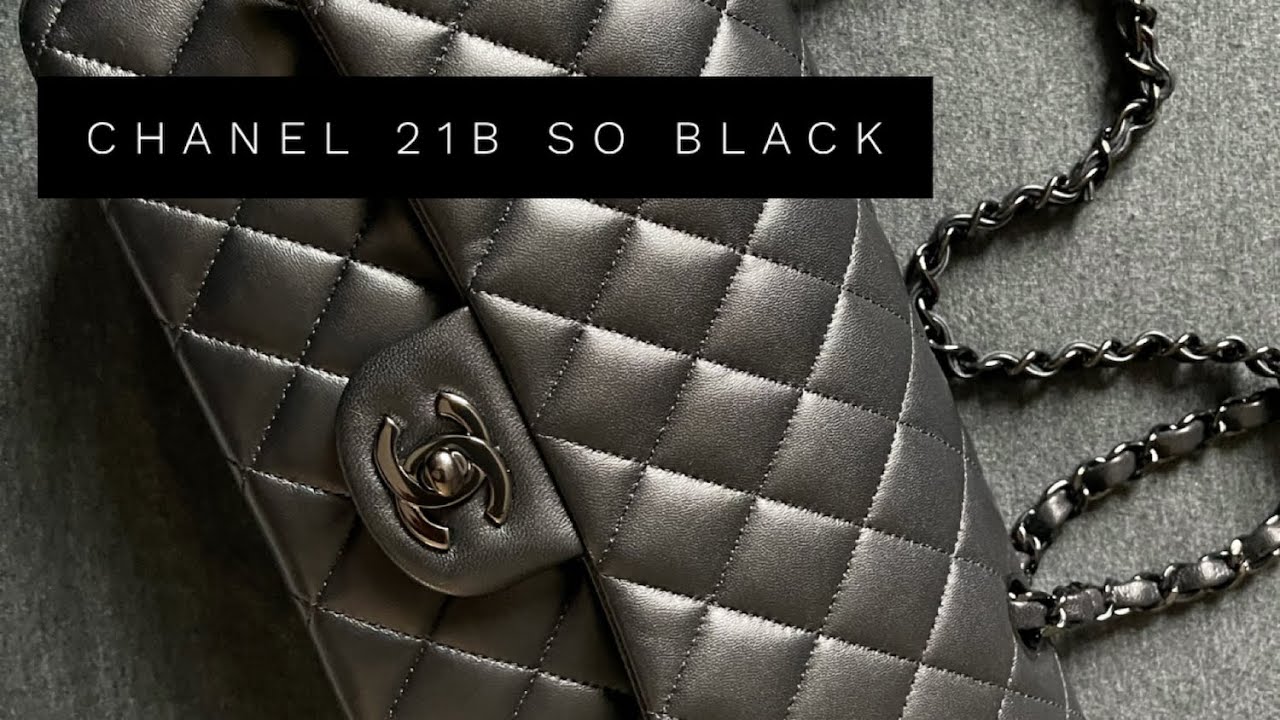 CHANEL 21B SO BLACK MEDIUM CLASSIC FLAP