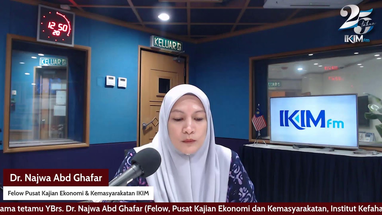 EKONOMI & KEMASYARAKATAN - Tradisi Ilmu Wanita dan Peranan Masyarakat
