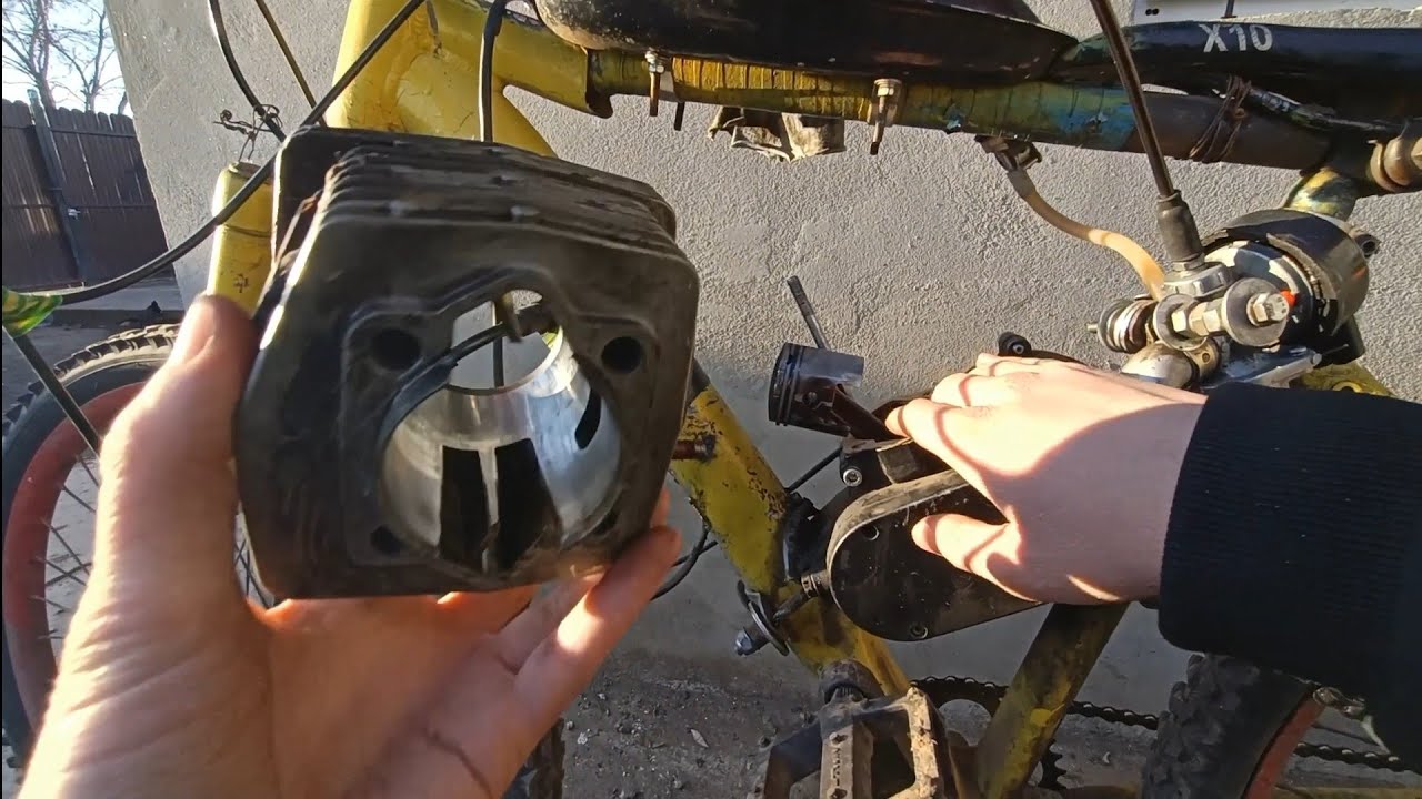 Am Segmentat Motorul de 80cc în 2t de Bicicletă şi iam Pus şi Garnituri Noii!