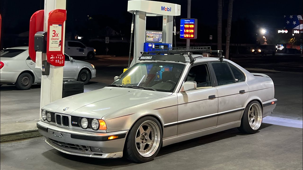 WHATS IN MY E34 M5 as a Hoarder. Spring Cleaning before M5 hits the road !