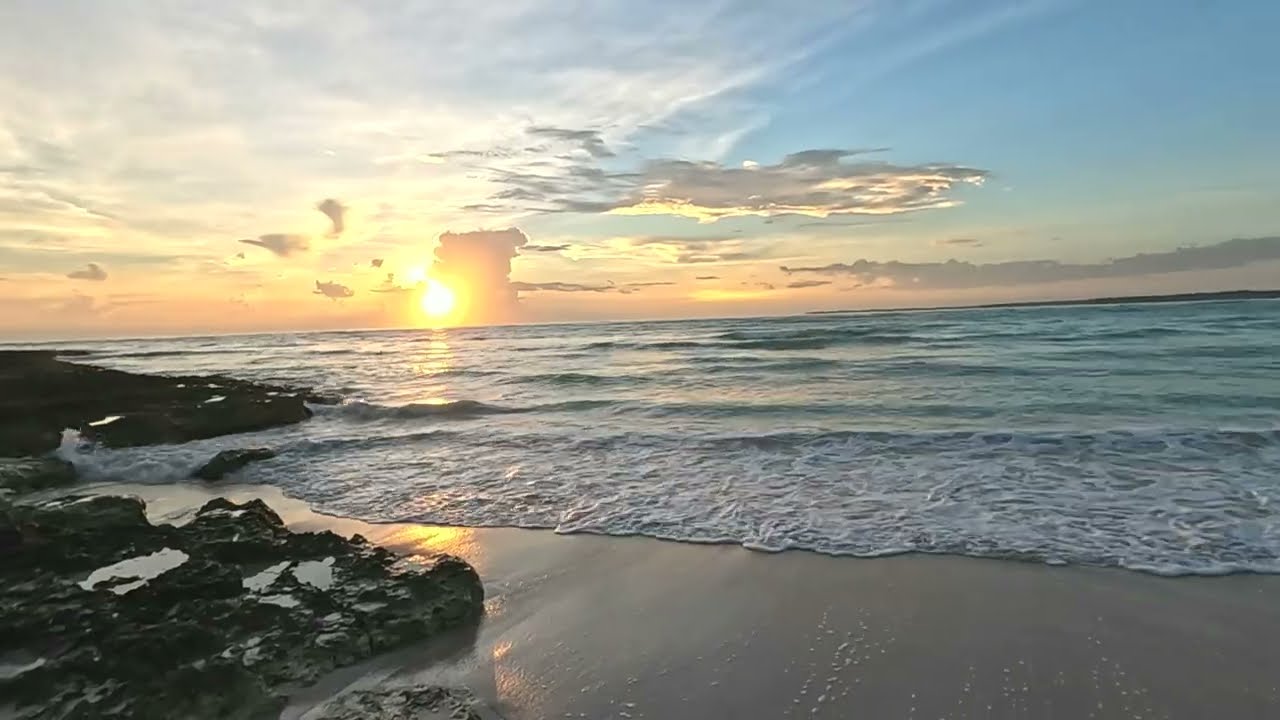 Sanctuary Holquin  Cuba/ The beach Sunrise