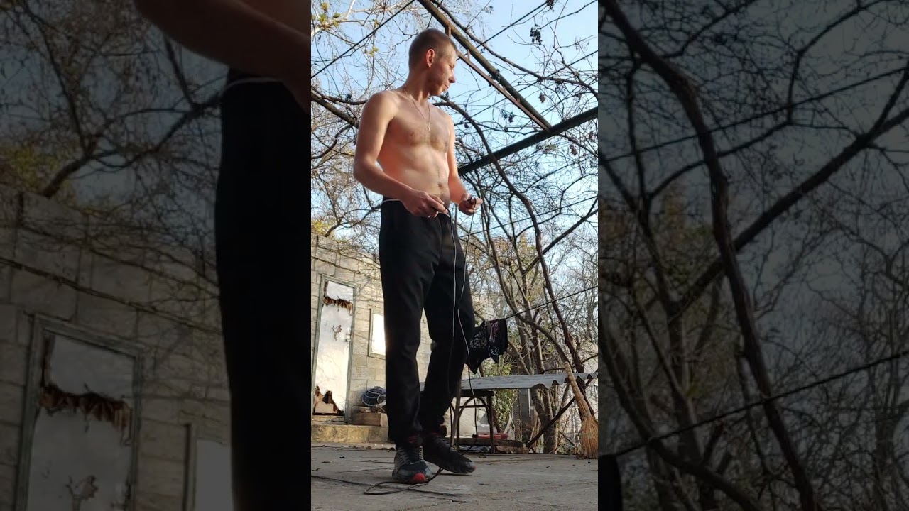 Через день прыгал на скакалке по часу в день, что, вероятно, сказалось на здоровье моих ног 🦵