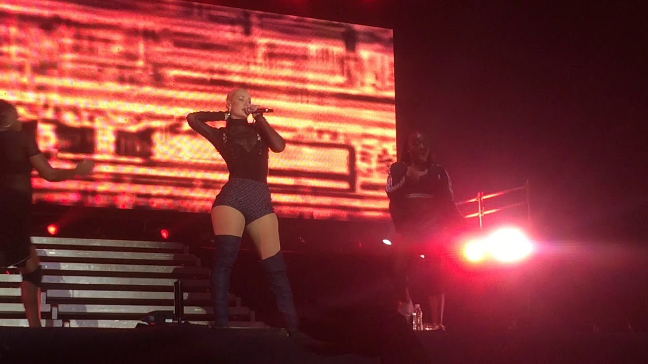 IGGY AZALEA TURKEY (LIVE)