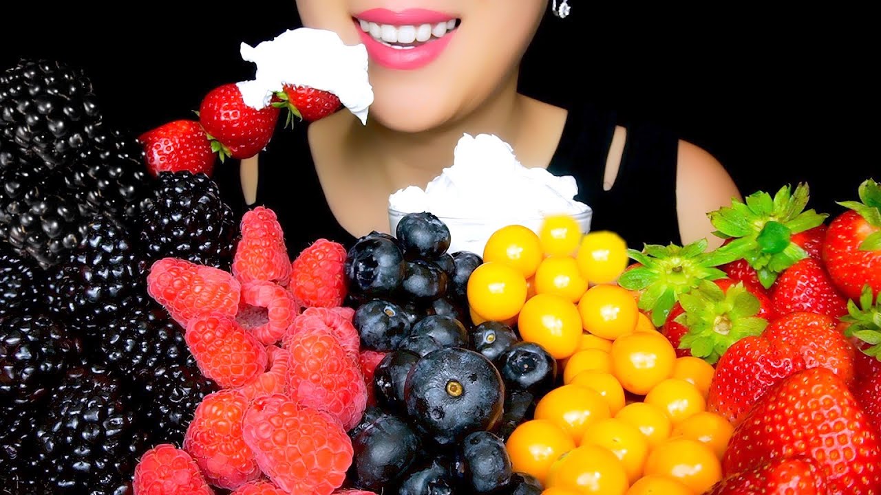 ASMR FRESH STRAWBERRY, BLUEBERRY BERRIES FRUIT PLATTER with WHIPPED CREAM | ASMR EATING |TracyN ASMR