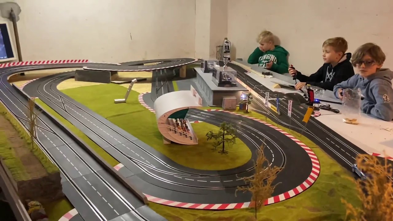 Carrera D132 Slotcar Garage-Track Impressions
