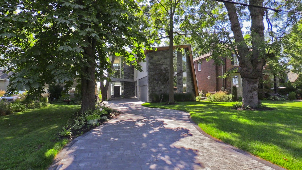 11 Lake Promenade Toronto | (c) 1988 - 2016 Axiom Film & Video Productions