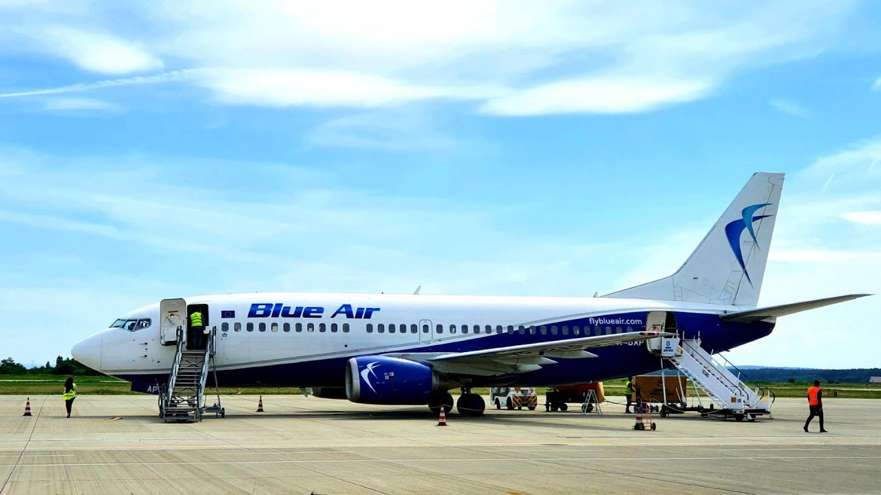 ✈️TRIP REPORT | BlueAir | Boeing 737-300 | Bucharest Otopeni ✈Oradea | FIRST FLIGHT