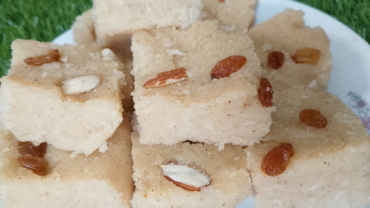 নরম তুলতুলে সুজির ডেজার্ট /হালুয়া। কম সময়ে অল্প উপকরনে বানিয়ে নিন। খেতে খুবই দুর্দান্ত ।