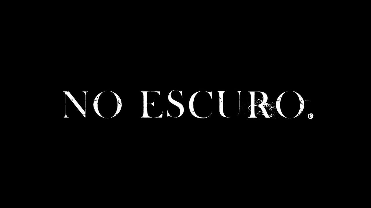 As luzes se apagam.
