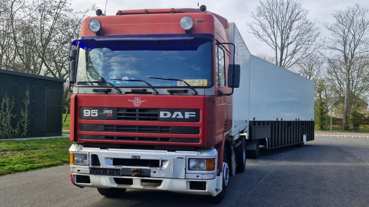 Transport en opbouw kermis Bovenkarspel 2026