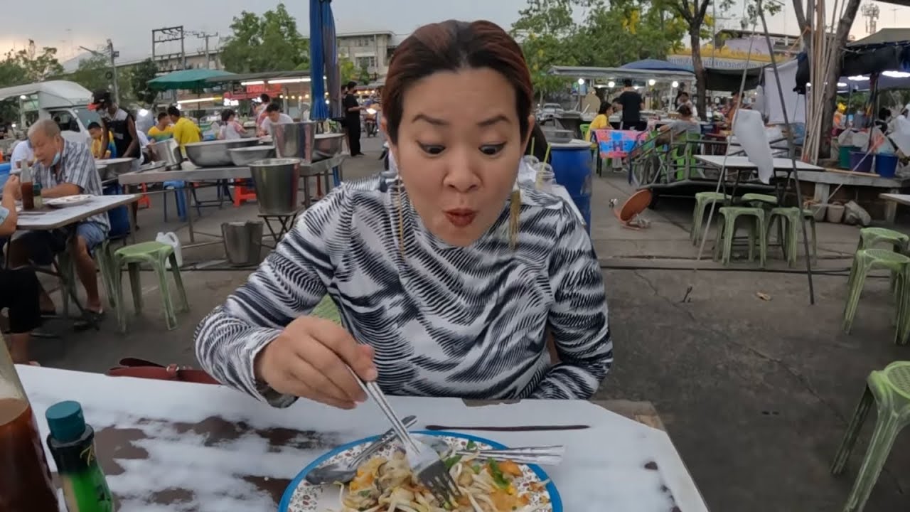 ตลาดโต้รุ่ง องค์พระปฐมเจดีย์