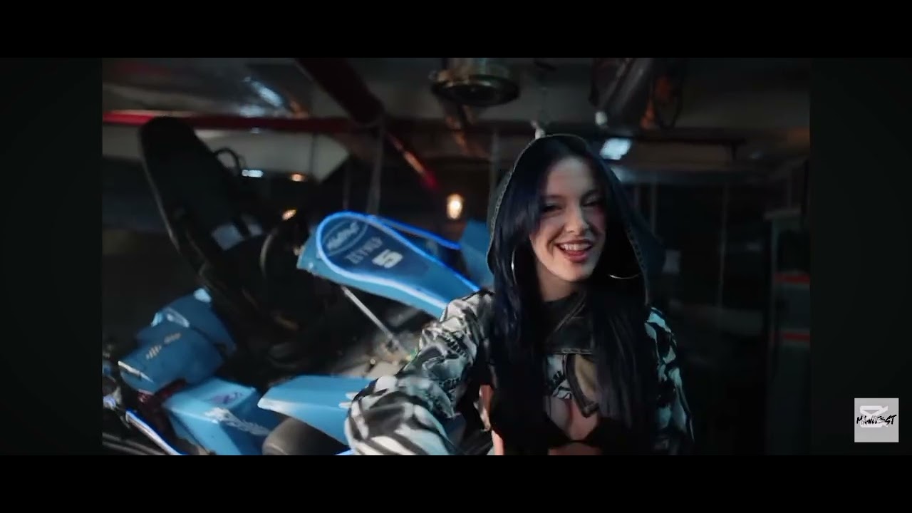 Amatör İngilizceyi dinledim bence çok iyi yapmışlar çok başarılılar tebrik ediyorum