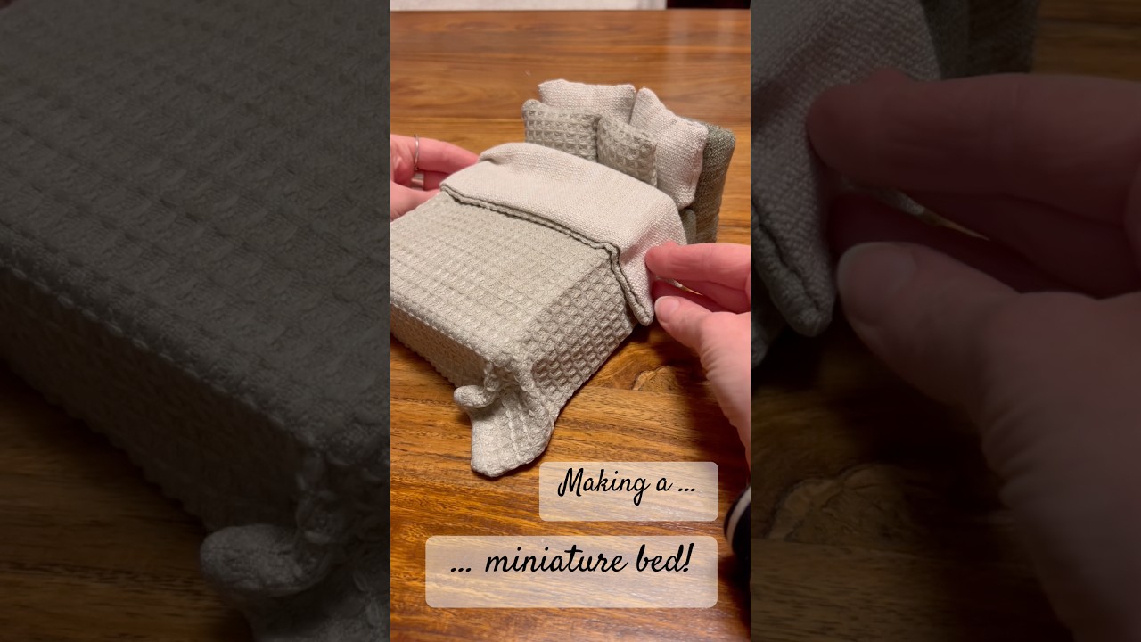 Making tiny bedding for my dollhouse 🧵🛏️ | Handmade miniatures! 
