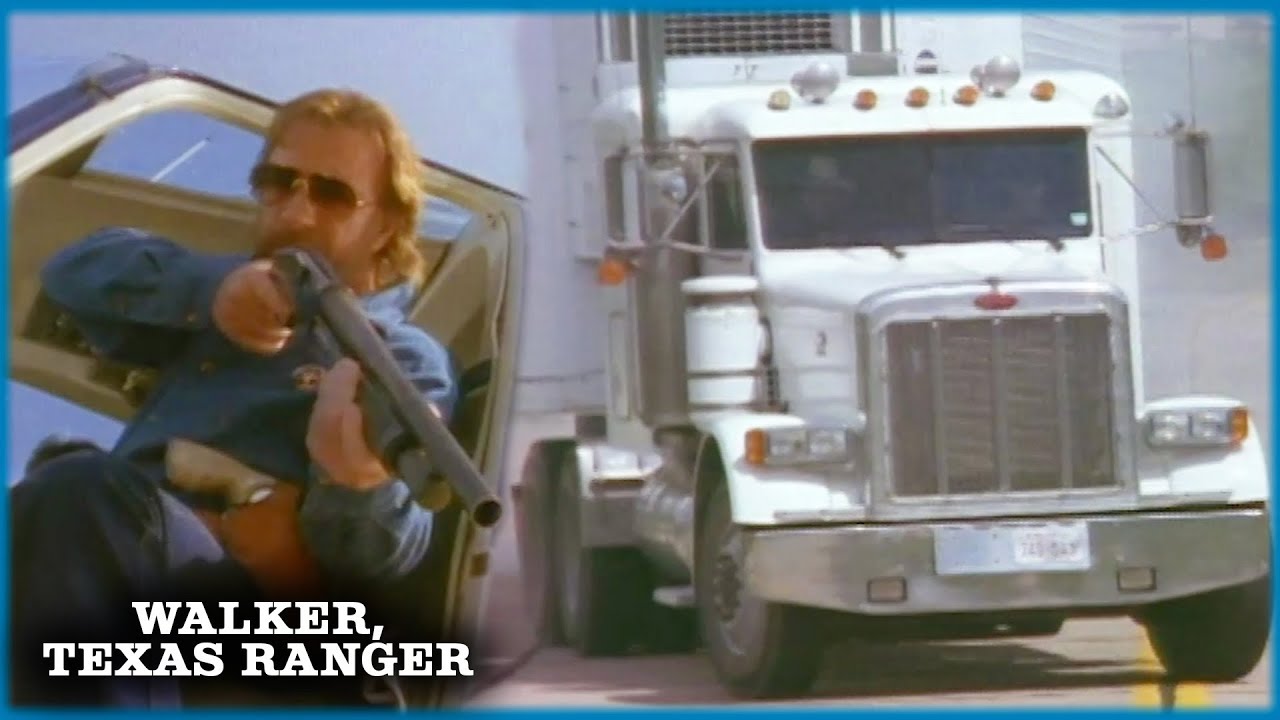Walker & Trivette Take Down Trucker Cattle Rustlers | Walker, Texas Ranger