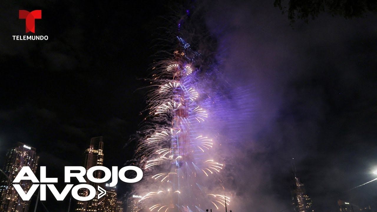 Dubái recibe el Año Nuevo con fuegos artificiales en el Burj Khalifa | Al Rojo Vivo | Telemundo
