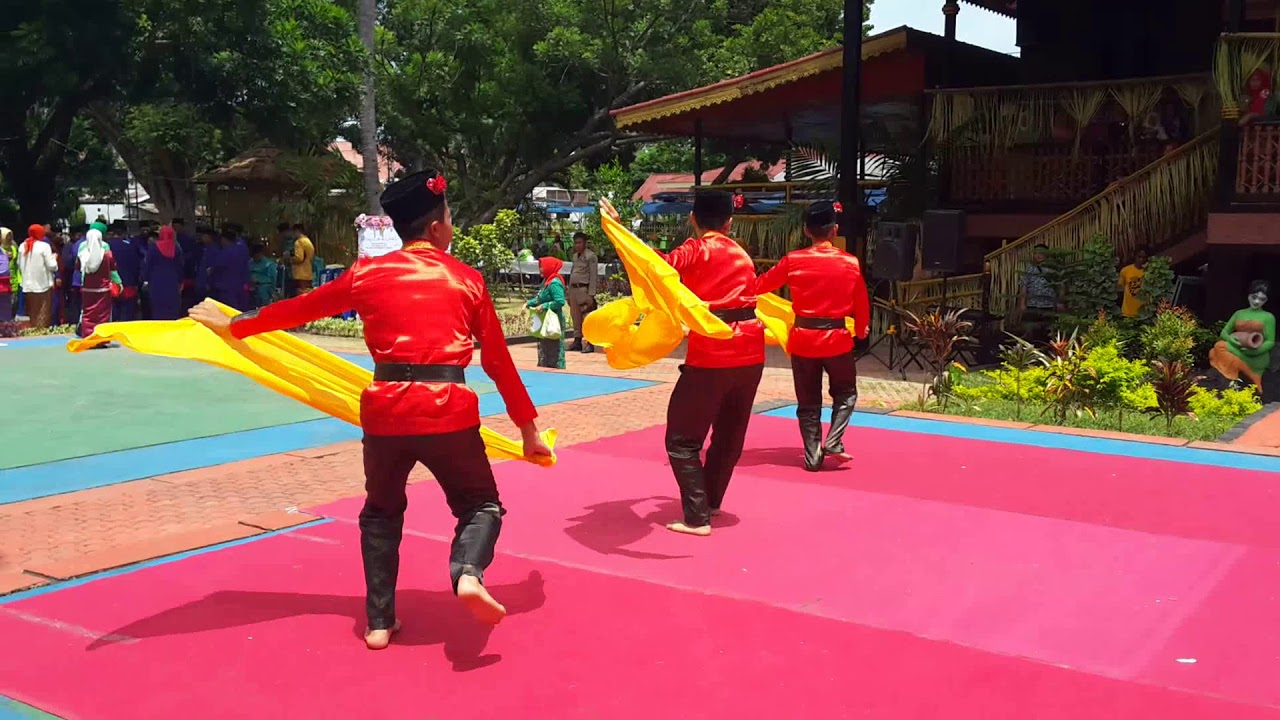 TARIAN SARONDE KREASI di tarikan Oleh Siswa-Siswi SMPN 1 LIMBOTO