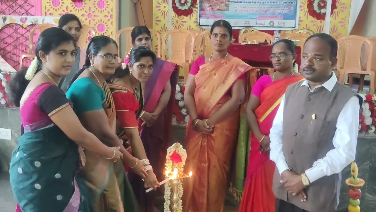 ஆலங்குளத்தில் கர்பிணிகளுக்கு சமுதாய வளைகாப்பு-  அங்கன்வாடி பணியாளர்கள்  நடனமாடி அசத்தல்