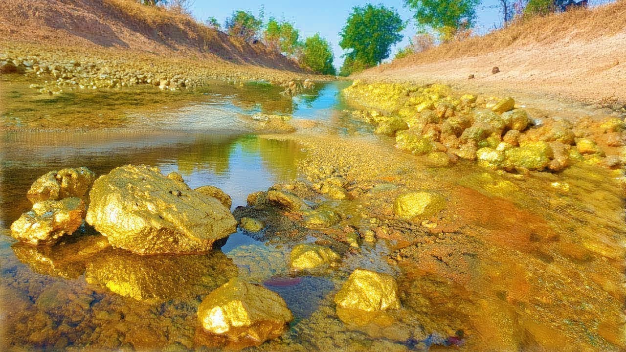 Wow wow wow it's amazing a man found many gold miner & Big Gold nugget at river